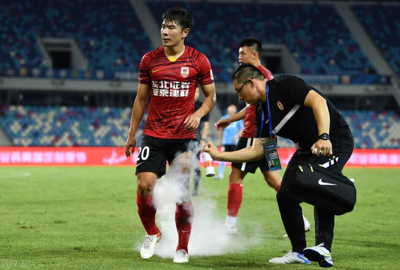 转折点尤文图斯再遭质疑，德国杯今夜攻防权衡，球迷炸锅，数据趋势出现新变化的简单介绍